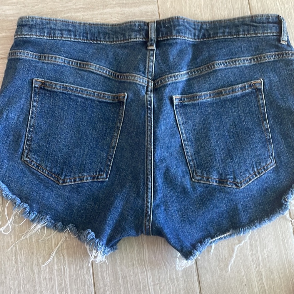 Short - Picture 2 of 3